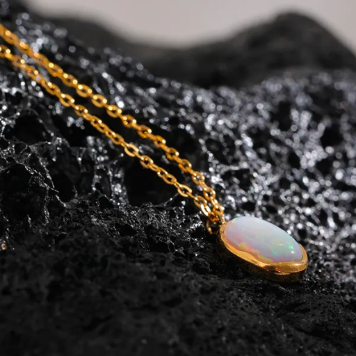 Collar con Colgante de Piedra Austriaca