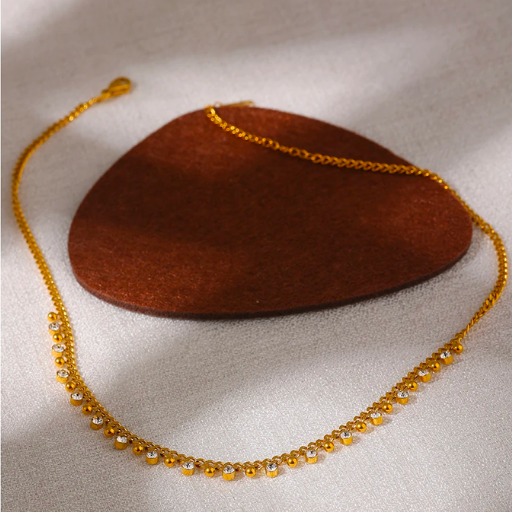 Collar Dorado con Piedras de Circonita