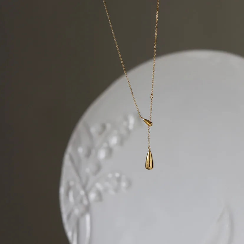 Collar Lariat con Colgante en Forma de Gota